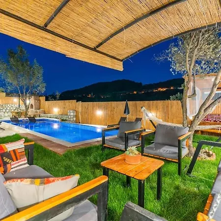 Kirlangic Evi فيلة *